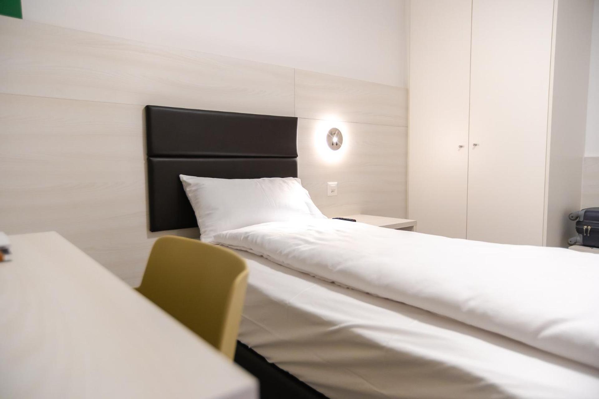 Miralago Locarno Easy Rooms Muralto Ruang foto
