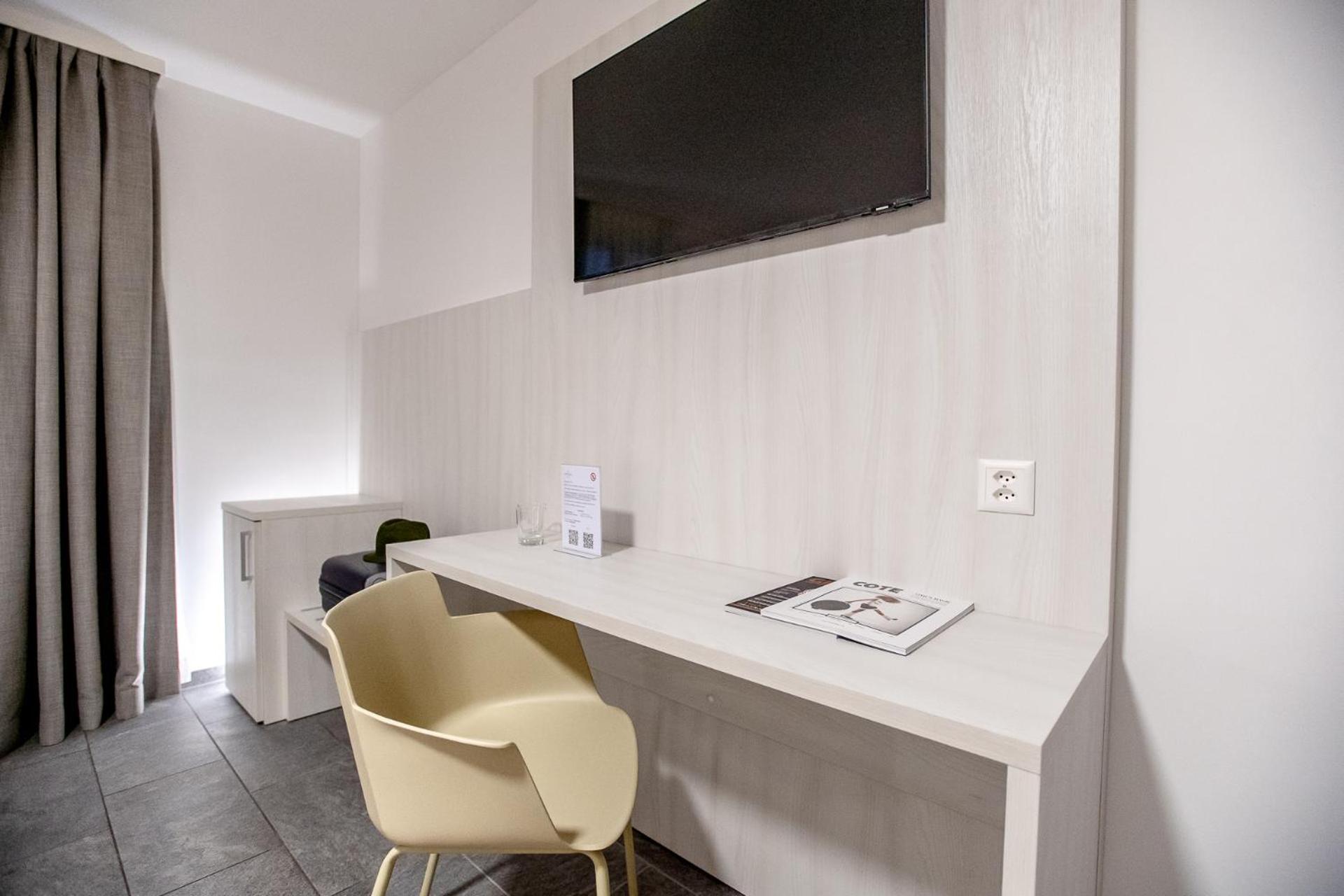 Miralago Locarno Easy Rooms Muralto Bagian luar foto