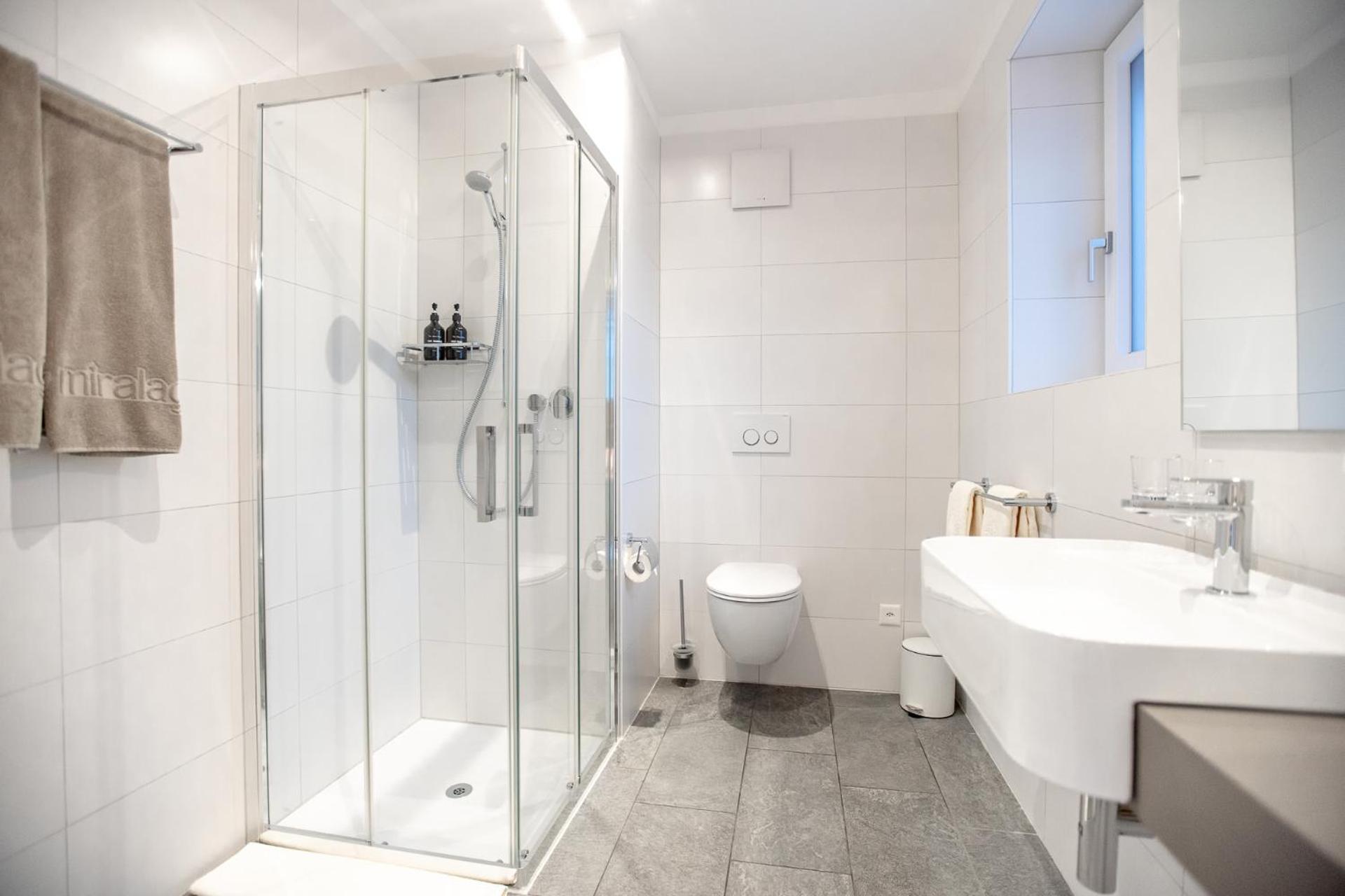 Miralago Locarno Easy Rooms Muralto Bagian luar foto