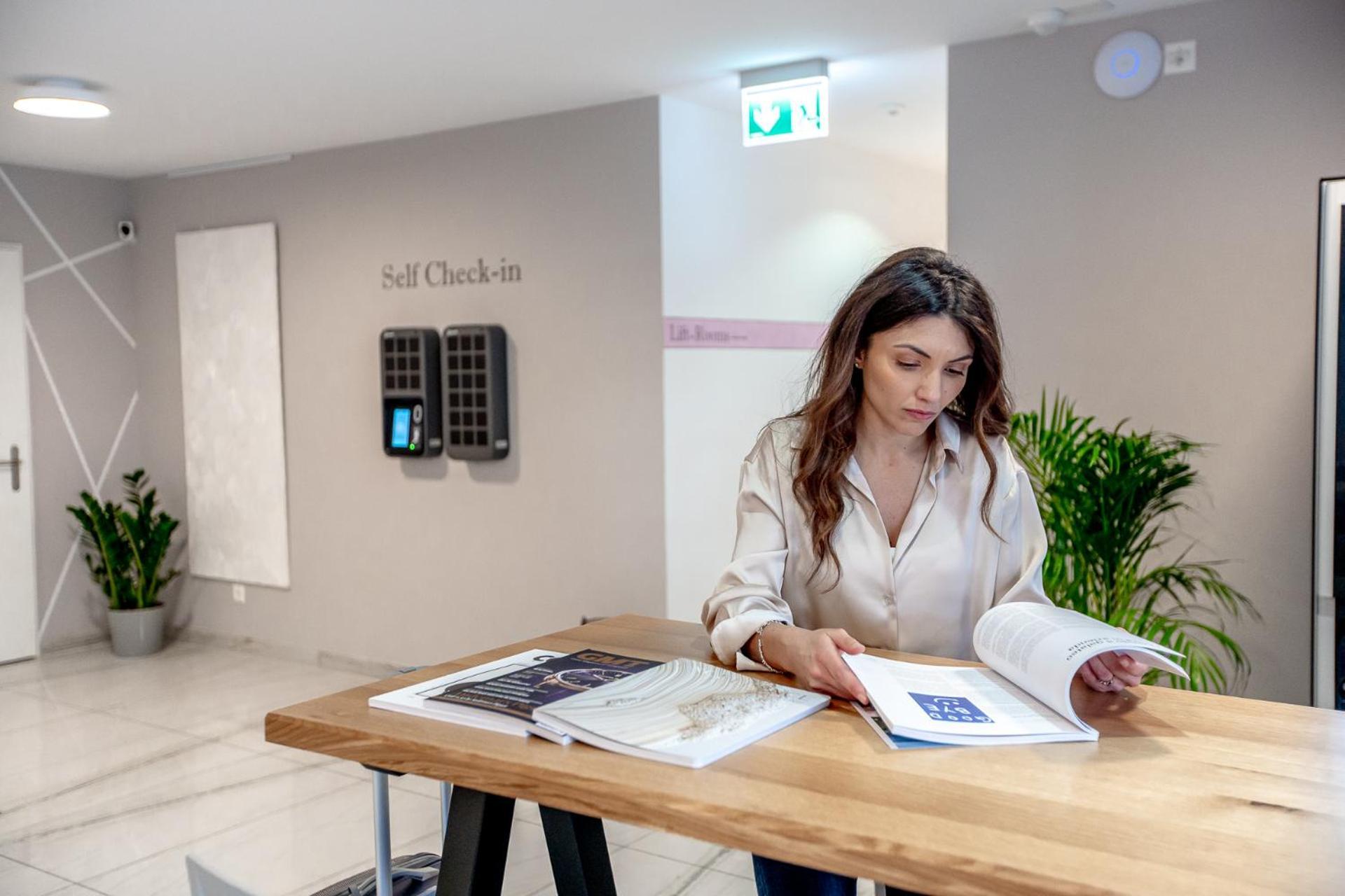 Miralago Locarno Easy Rooms Muralto Bagian luar foto